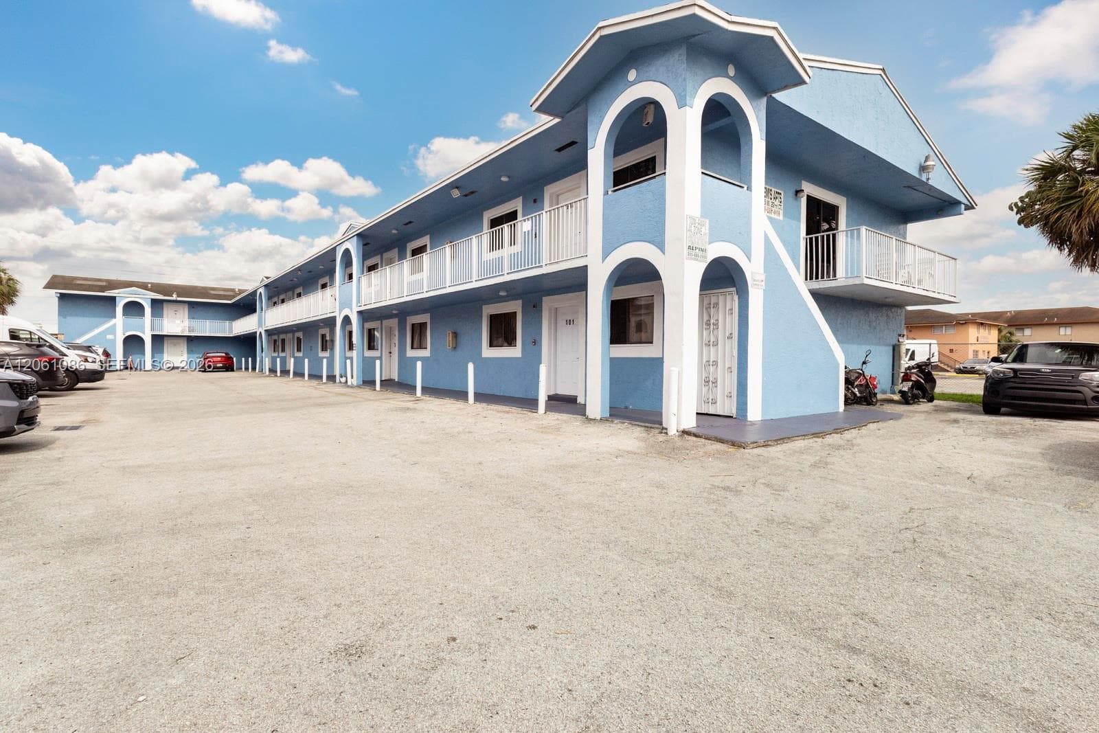 6305 W 22nd Ct, Hialeah, FL 33016 — zdjęcie 2