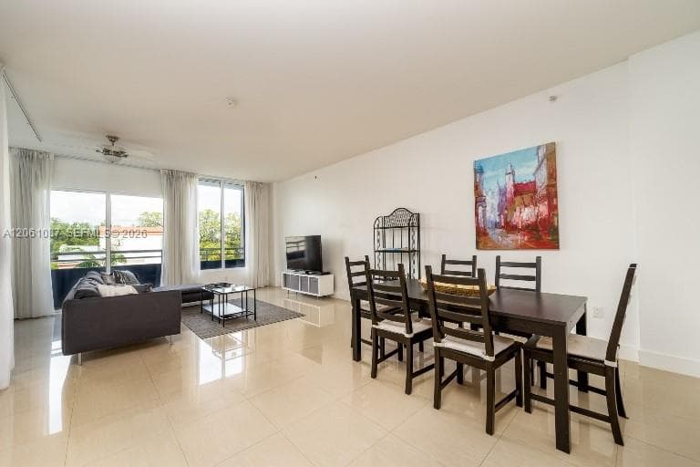 3250 Grand Ave # 302, Miami, FL 33133