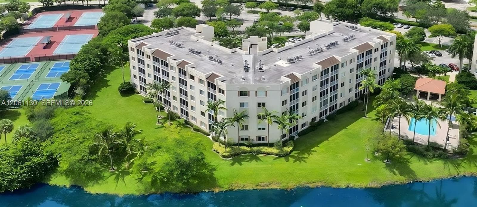 3500 Oaks Clubhouse Dr # 207, Pompano Beach, FL 33069 — zdjęcie 2
