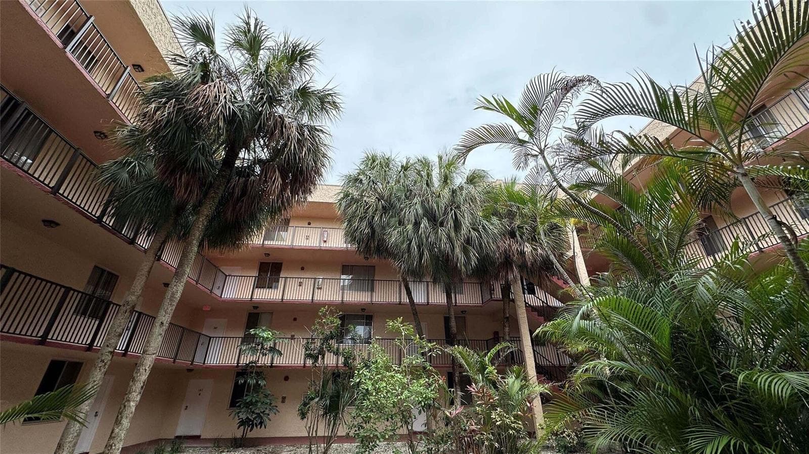 2830 SOMERSET Drive # 104N, Lauderdale Lakes, FL 33311 — zdjęcie 2