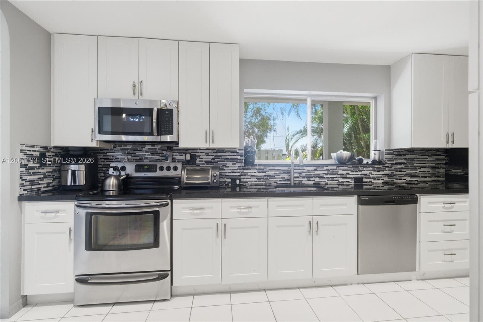 21221 NE 3rd Ct, Miami, FL 33179 — zdjęcie 5