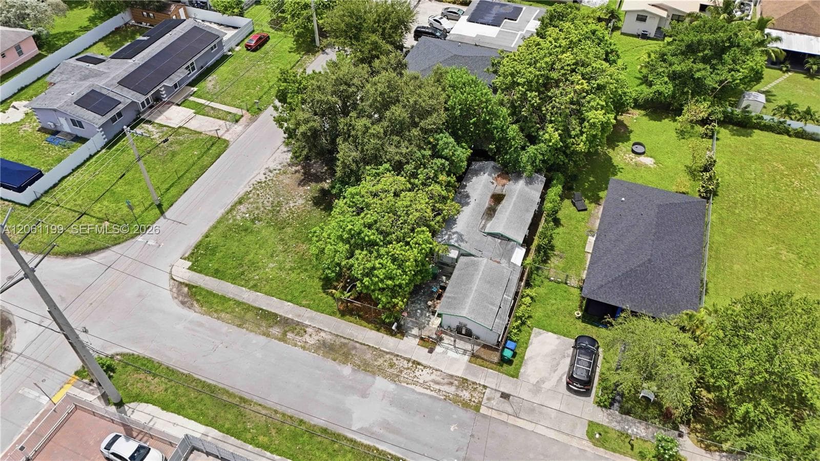 2106 NW 70th St, Miami, FL 33147 — zdjęcie 2