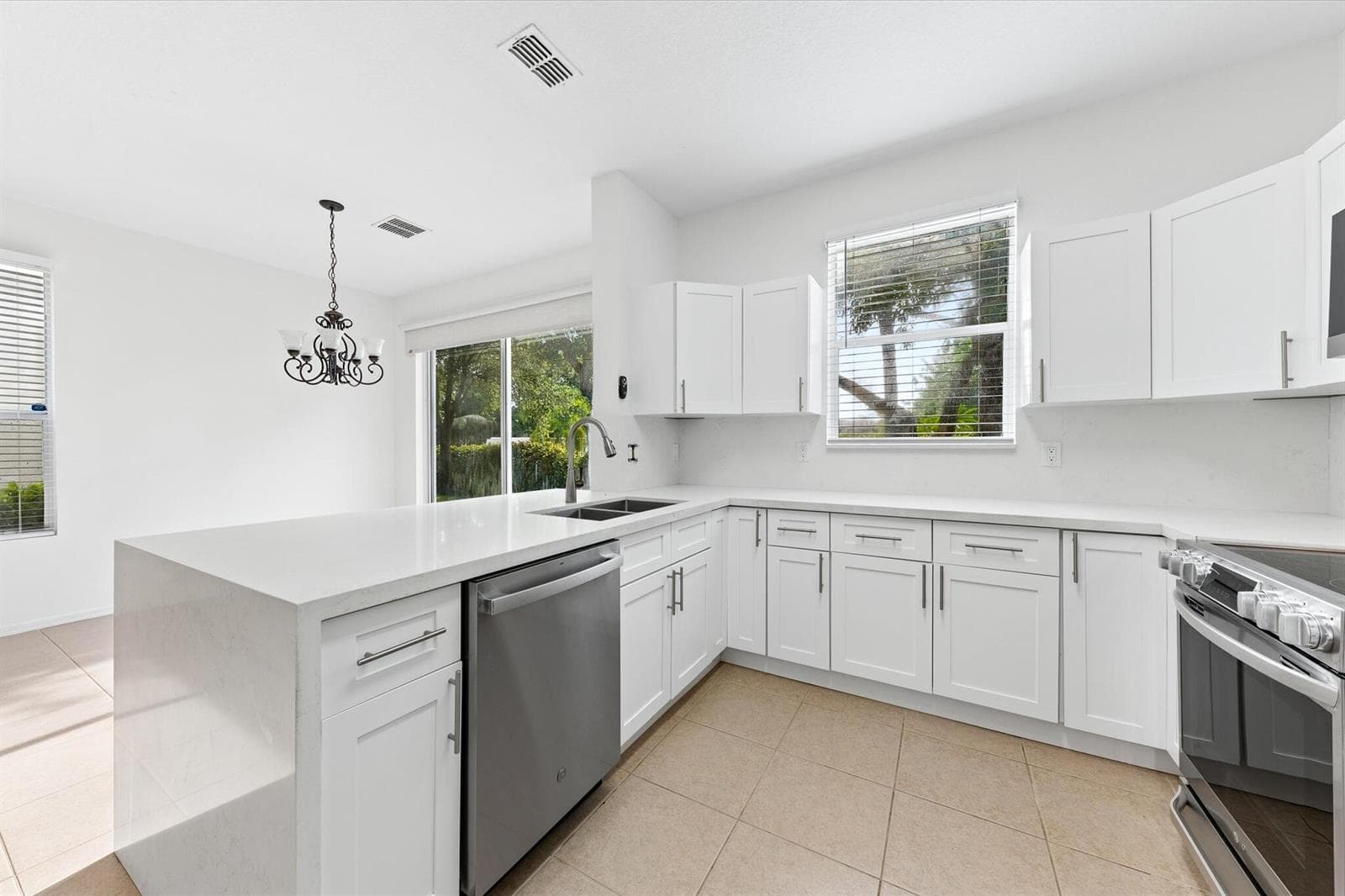 402 SEMINOLE PALMS Drive # 402, FL 33463 — zdjęcie 2