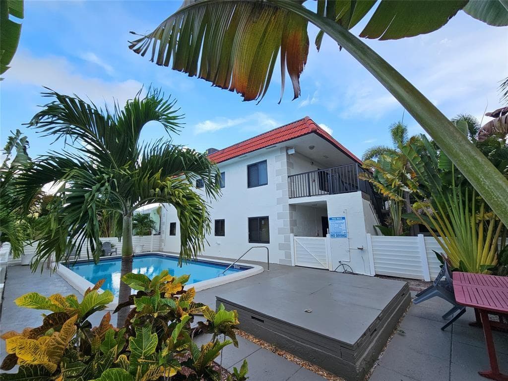 2201 NE 36th Street # 208, Lighthouse Point, FL 33064
