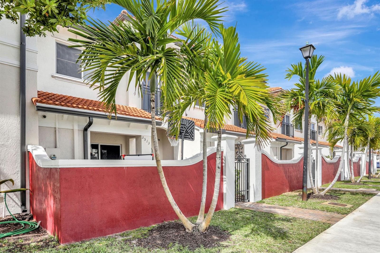 3513 NW 29TH Court, Lauderdale Lakes, FL 33311 — zdjęcie 2