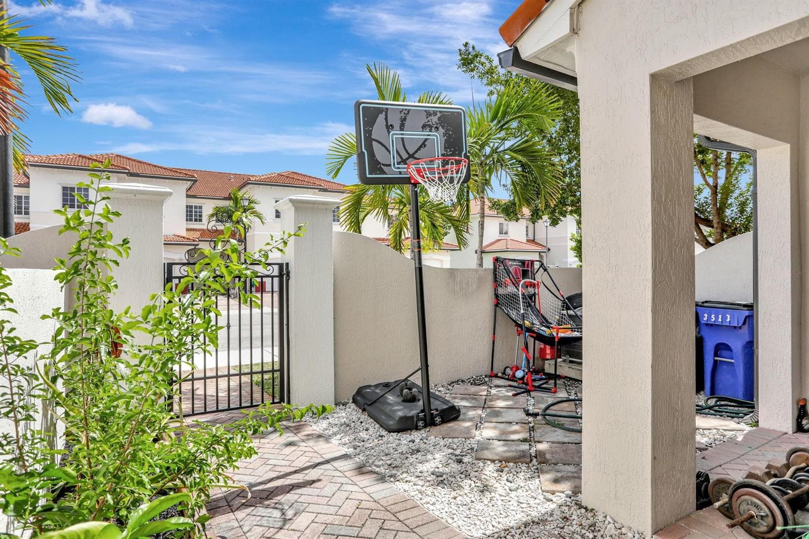 3513 NW 29TH Court, Lauderdale Lakes, FL 33311 — zdjęcie 4