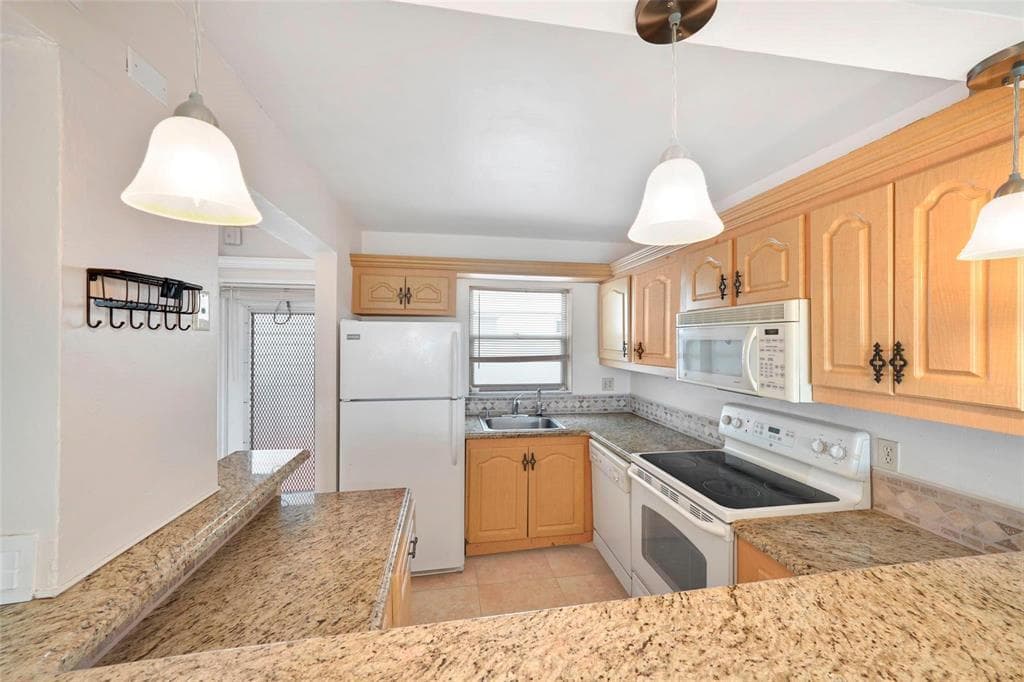 7500 NW 30th Place # 402, Sunrise, FL 33313 — zdjęcie 4