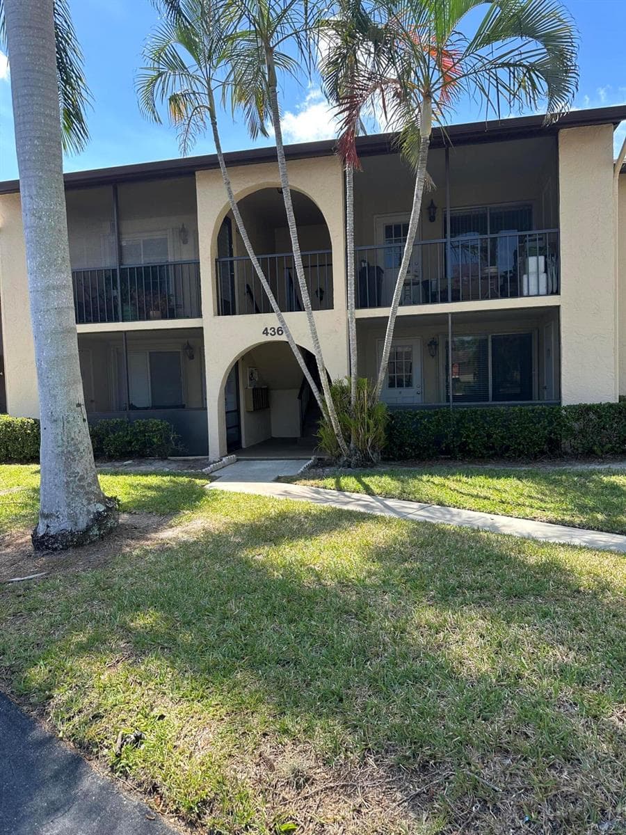 436 PINE GLEN Lane # D-1, FL 33463