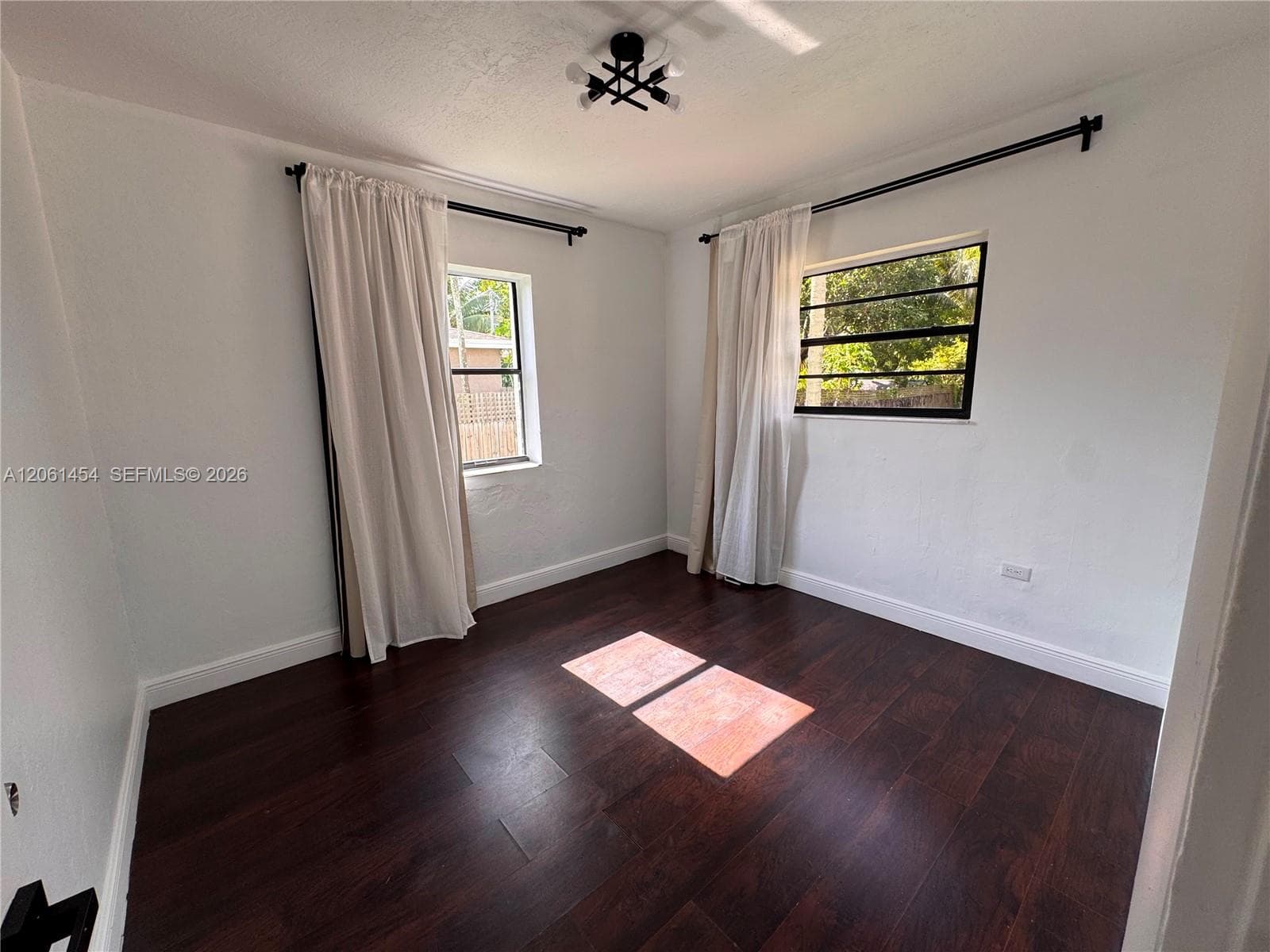 124 NW 89th St # 124, El Portal, FL 33150 — zdjęcie 4