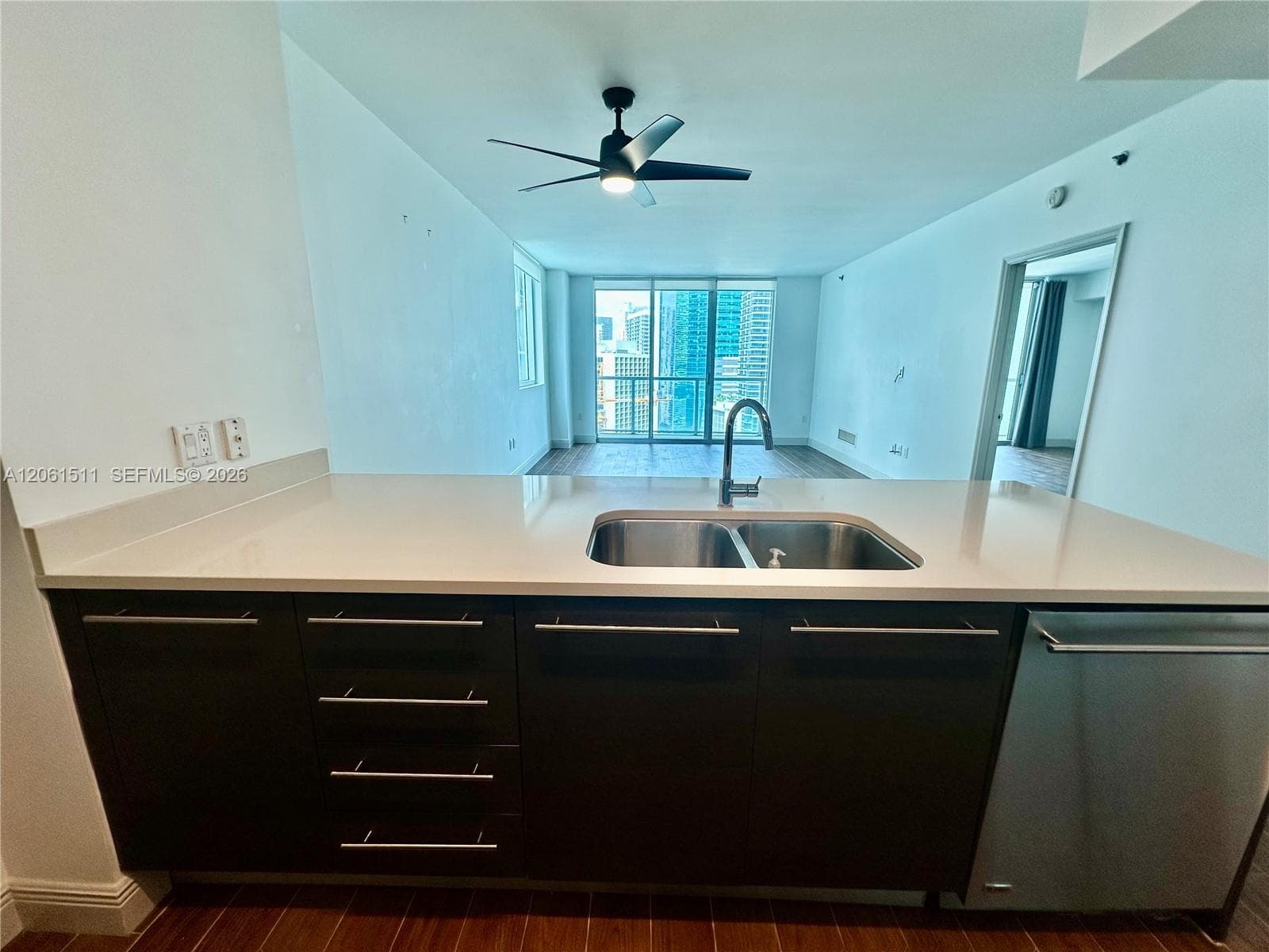 500 Brickell Ave # 2407, Miami, FL 33131 — zdjęcie 5