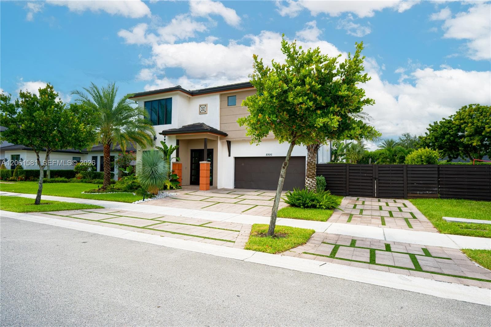 8995 NW 161st Ter, Miami Lakes, FL 33018 — zdjęcie 2