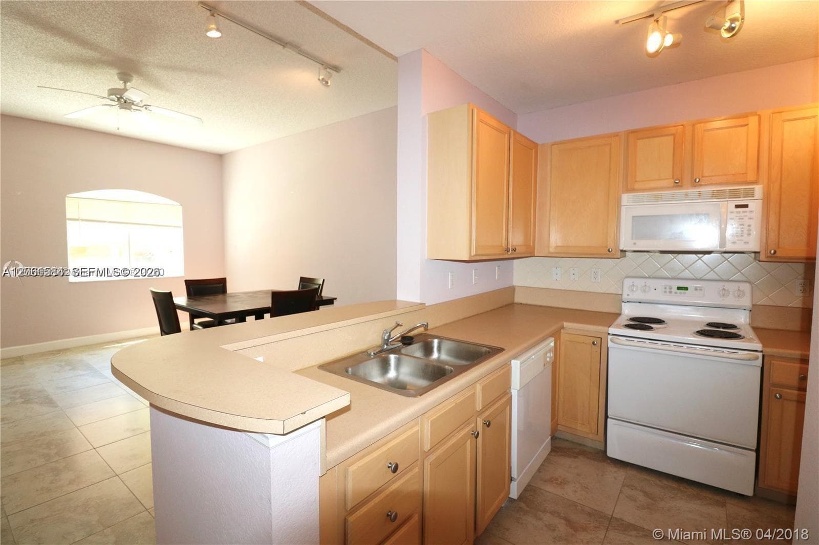 6001 SW 70th St # 117, South Miami, FL 33143