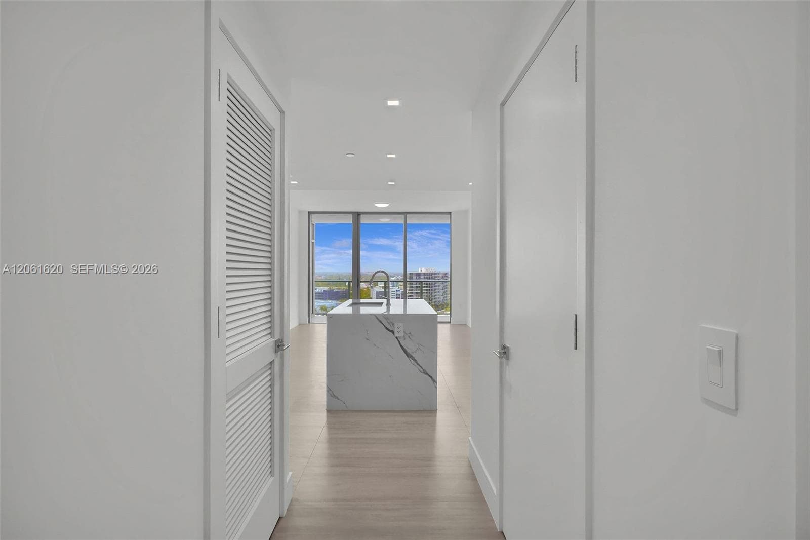2411 Laguna Circle # 1807, North Miami, FL 33181 — zdjęcie 3