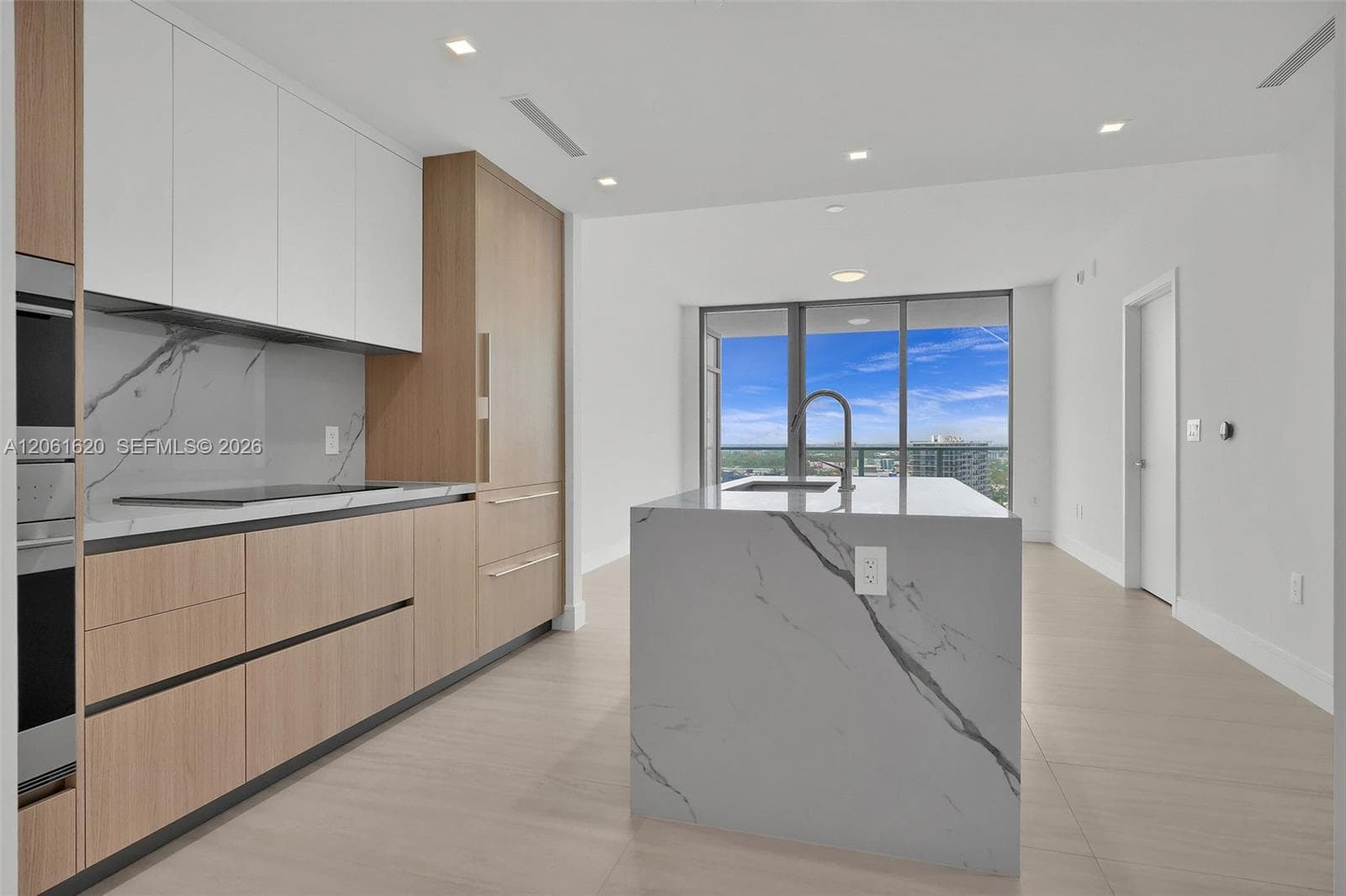 2411 Laguna Circle # 1807, North Miami, FL 33181 — zdjęcie 4