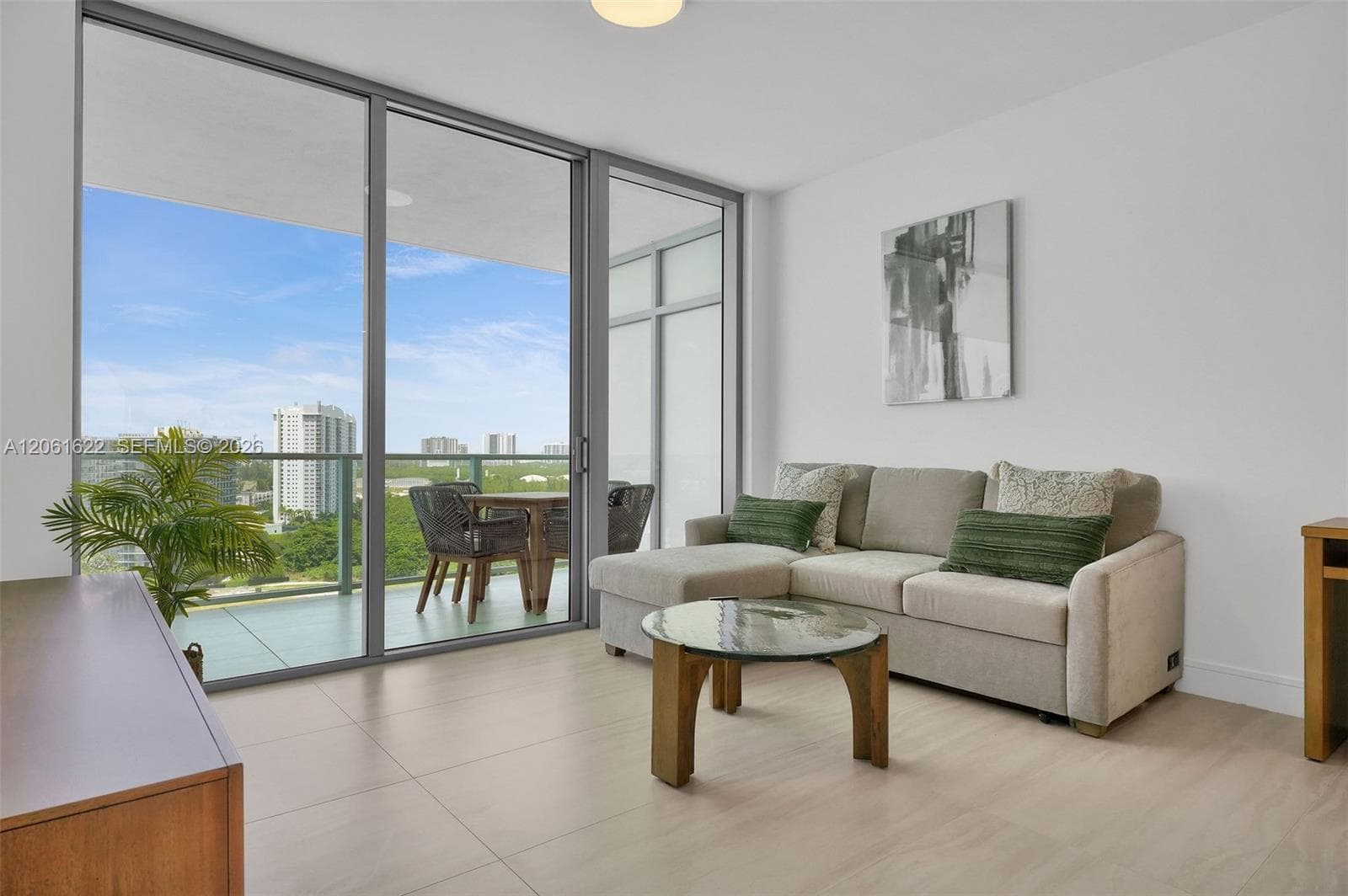 2411 Laguna Circle # 1610, North Miami, FL 33181 — zdjęcie 3
