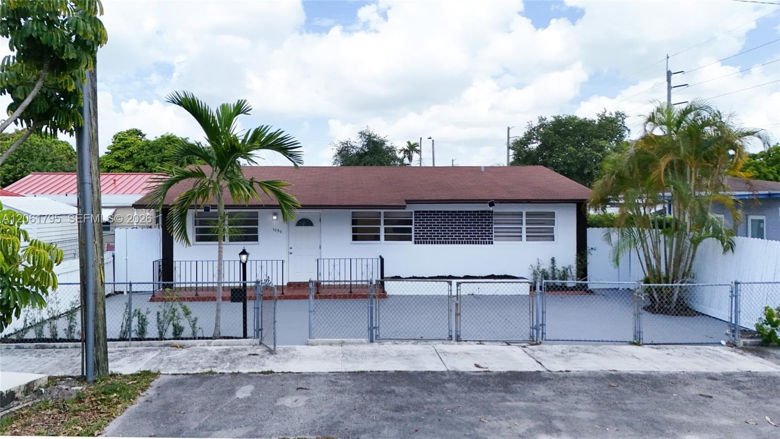 1055 NW 32nd Ct, Miami, FL 33125 — zdjęcie 2