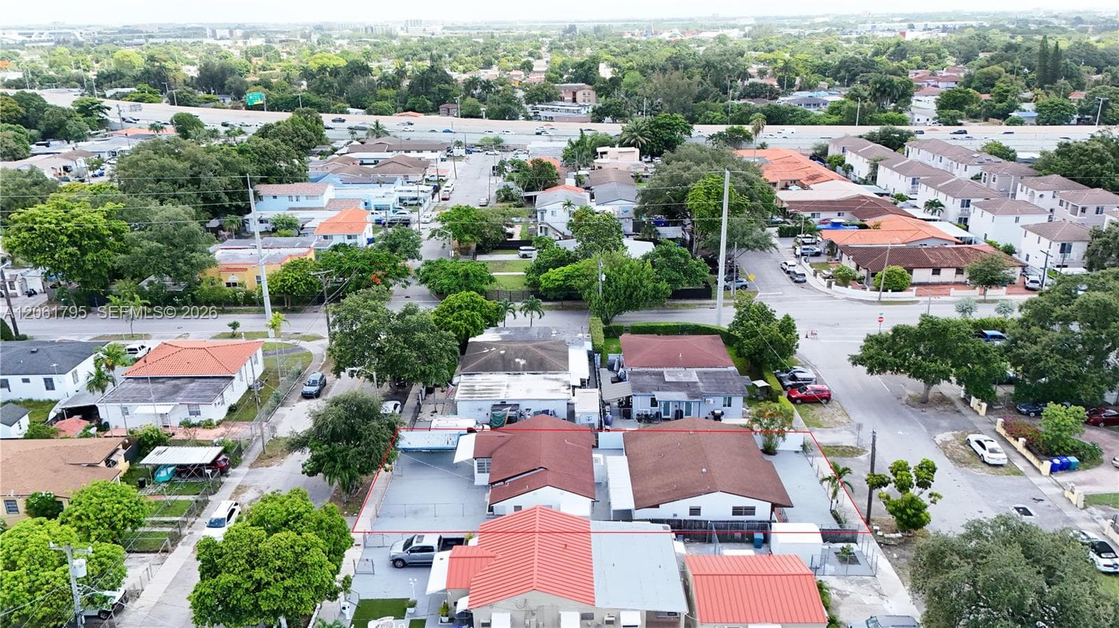1055 NW 32nd Ct, Miami, FL 33125 — zdjęcie 4