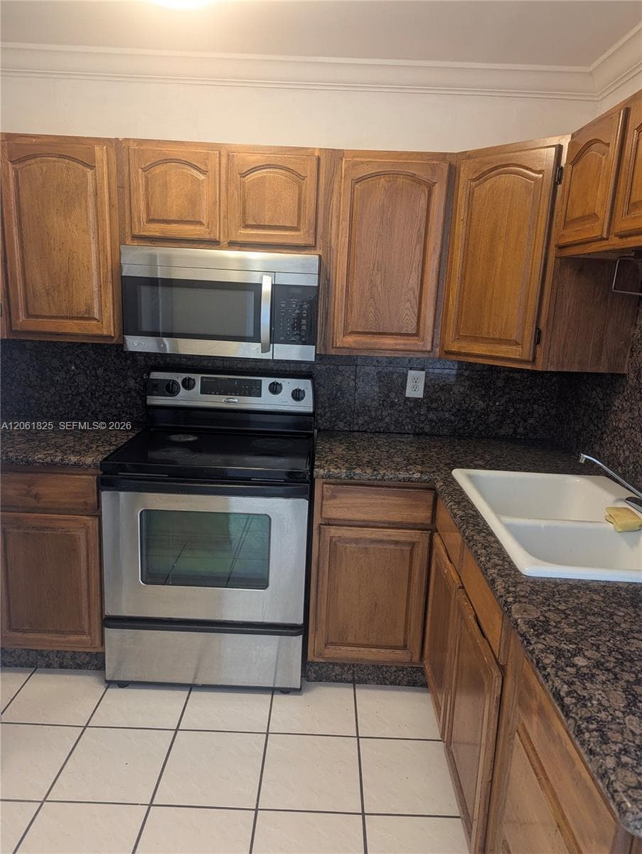 1051 SW 1st St # 411, Miami, FL 33130 — zdjęcie 2