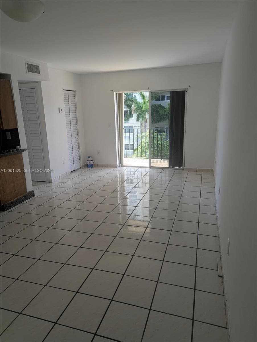 1051 SW 1st St # 411, Miami, FL 33130