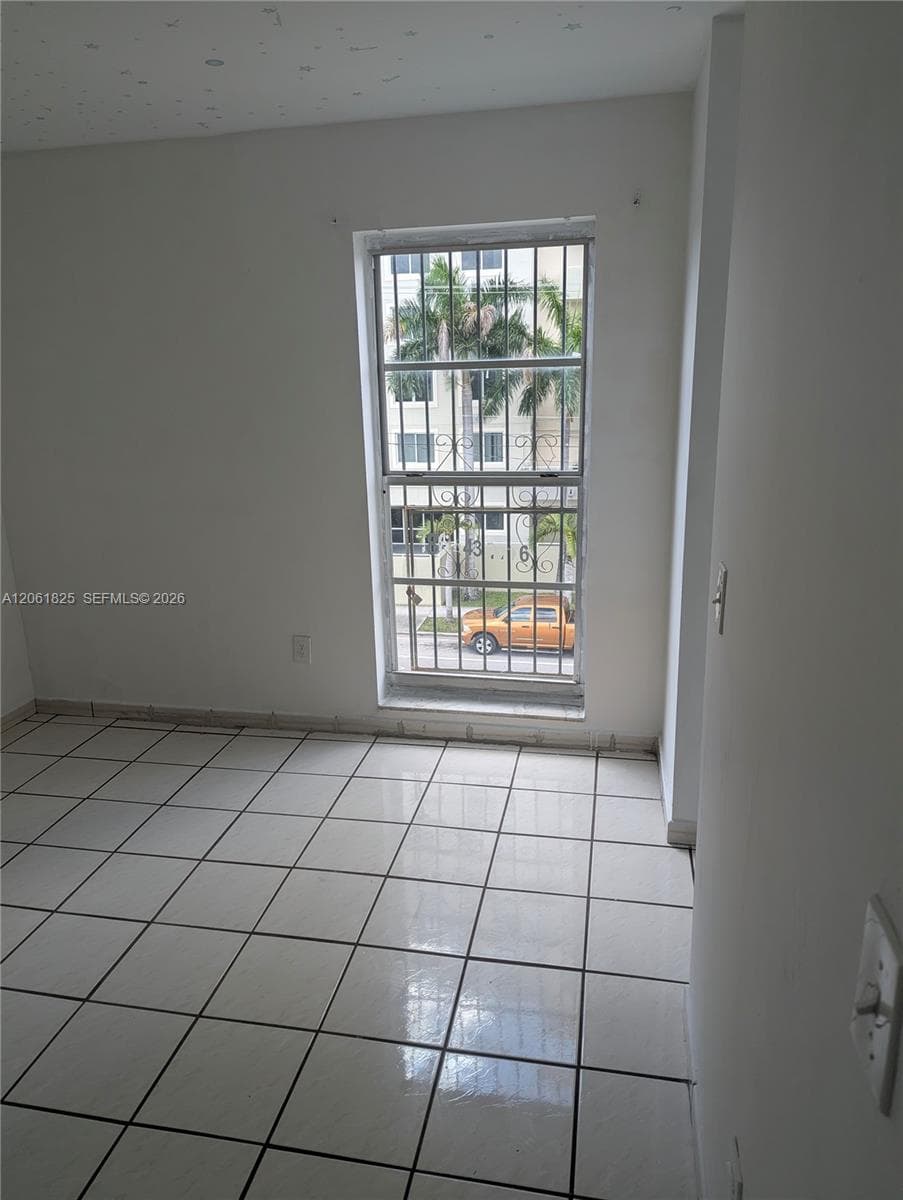 1051 SW 1st St # 411, Miami, FL 33130 — zdjęcie 5