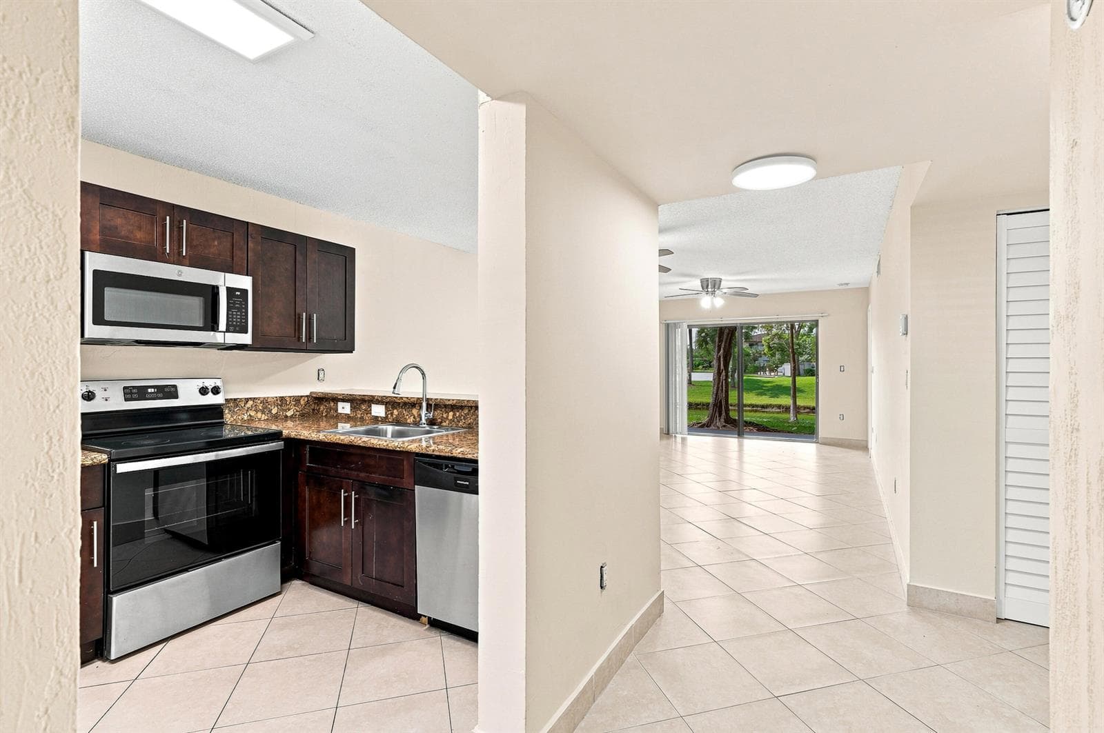 9938 NOB HILL Lane # 9938, Sunrise, FL 33351 — zdjęcie 4