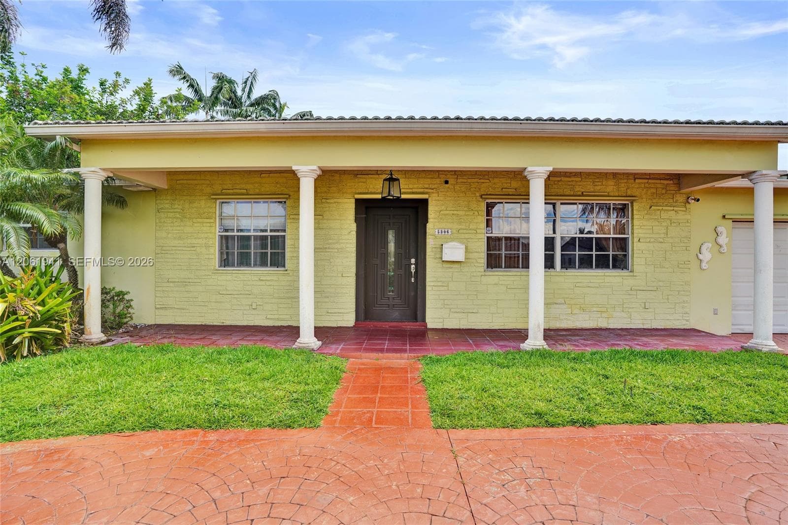 5306 Roosevelt St, Hollywood, FL 33021