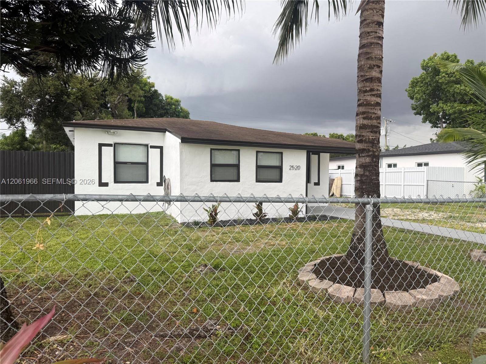 2520 NW 155th St, Miami Gardens, FL 33054 — zdjęcie 2