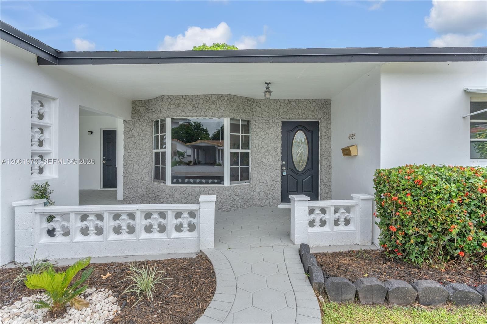 4595 NW 43rd Ct, Lauderdale Lakes, FL 33319 — zdjęcie 4