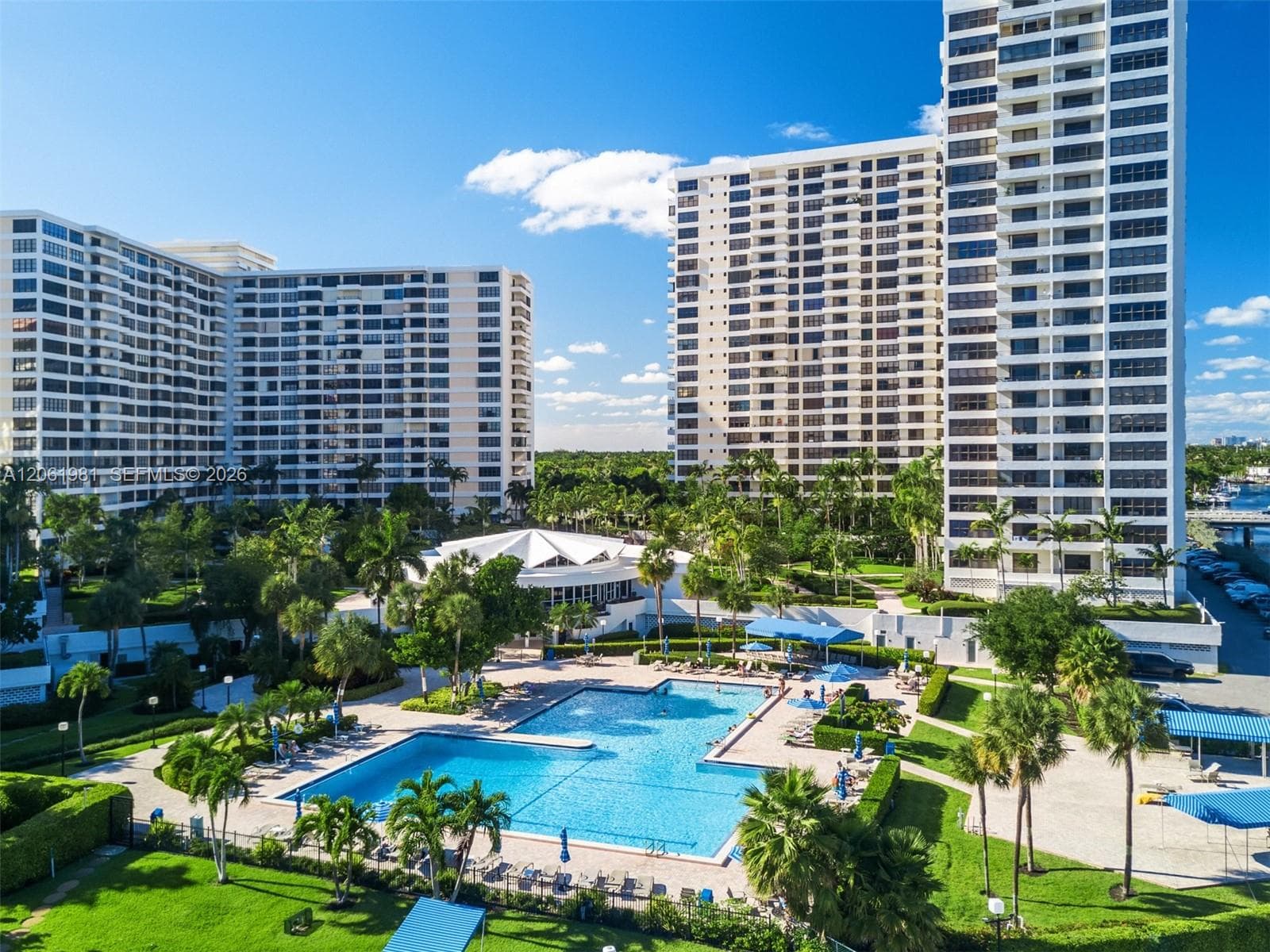 2500 Parkview Dr # 1117, Hallandale Beach, FL 33009
