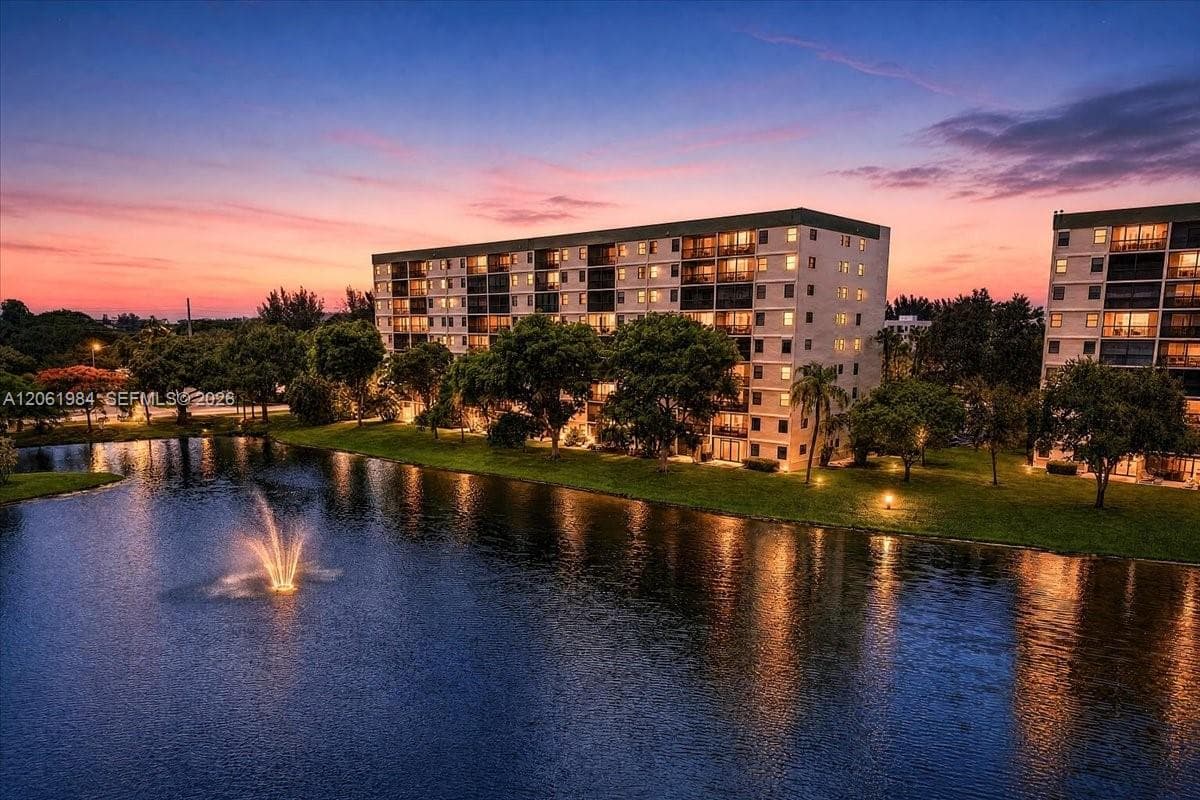 2240 N Cypress Bend Dr # 204, Pompano Beach, FL 33069