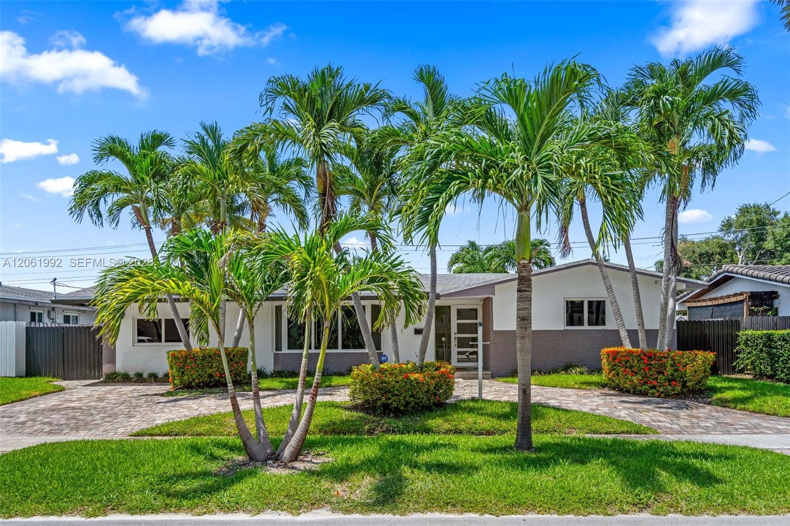 1871 NE 186th St, North Miami Beach, FL 33179 — zdjęcie 2