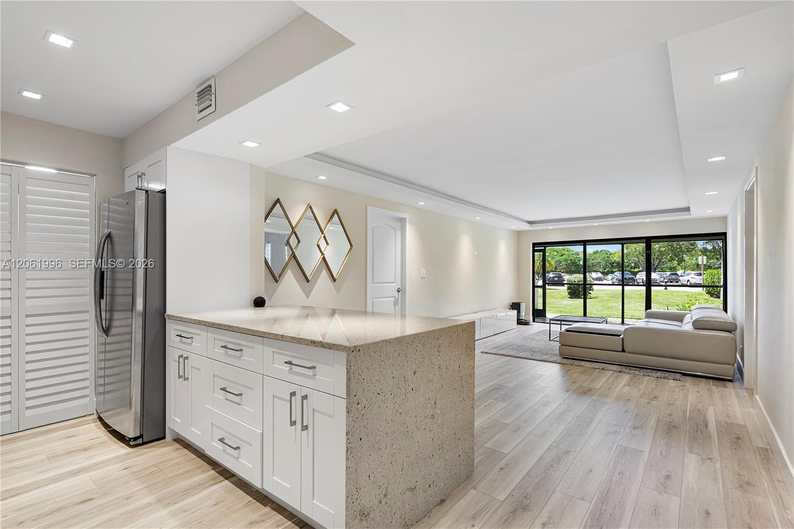 230 Lakeview Dr # 106, Weston, FL 33326