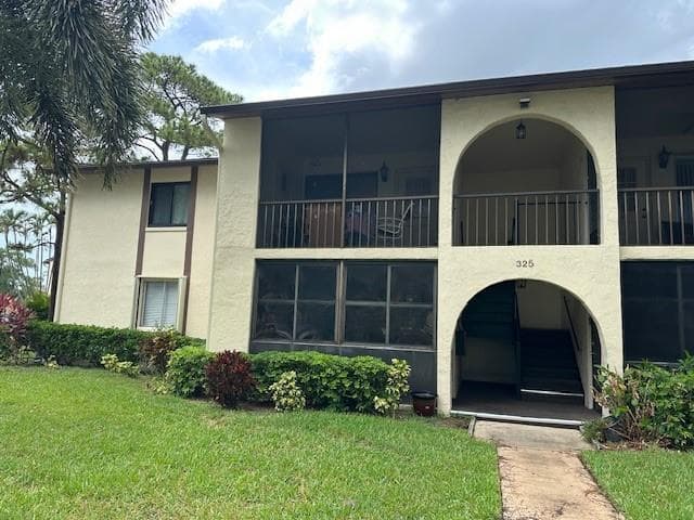 325 Knotty Pine Circle # A-1, FL 33463