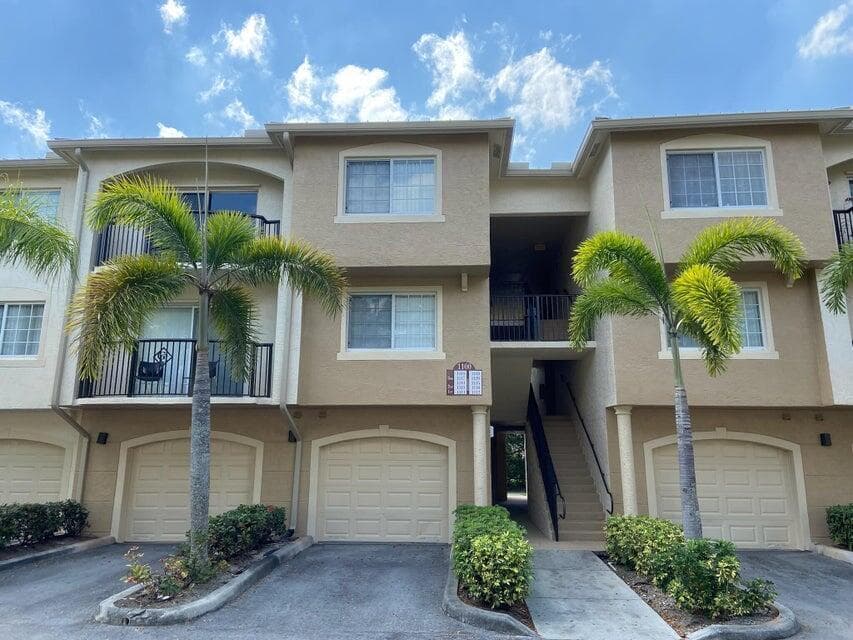 1100 S CRESTWOOD Court S # 1117, Royal Palm Beach, FL 33411