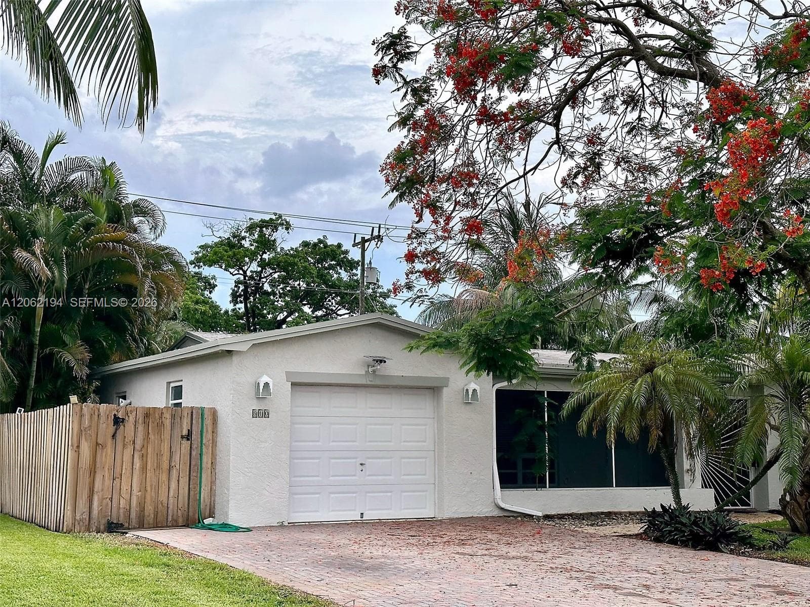 810 NW 8th Ave, Dania Beach, FL 33004