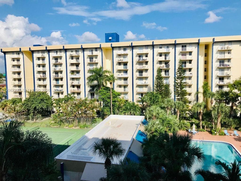 4550 NW 9th St # 706E, Miami, FL 33126