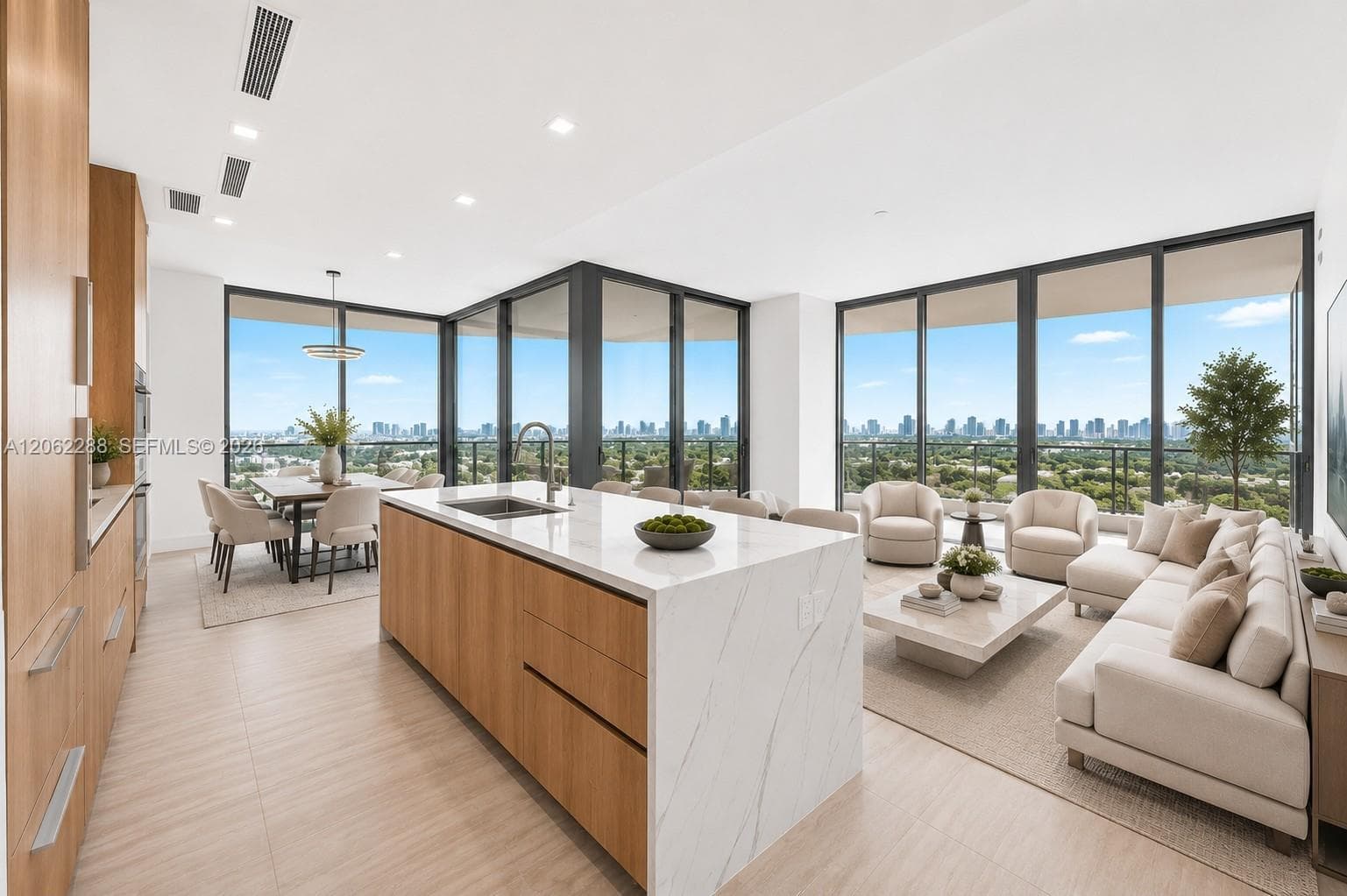 2411 Laguna Circle # 2011, North Miami, FL 33181 — zdjęcie 2