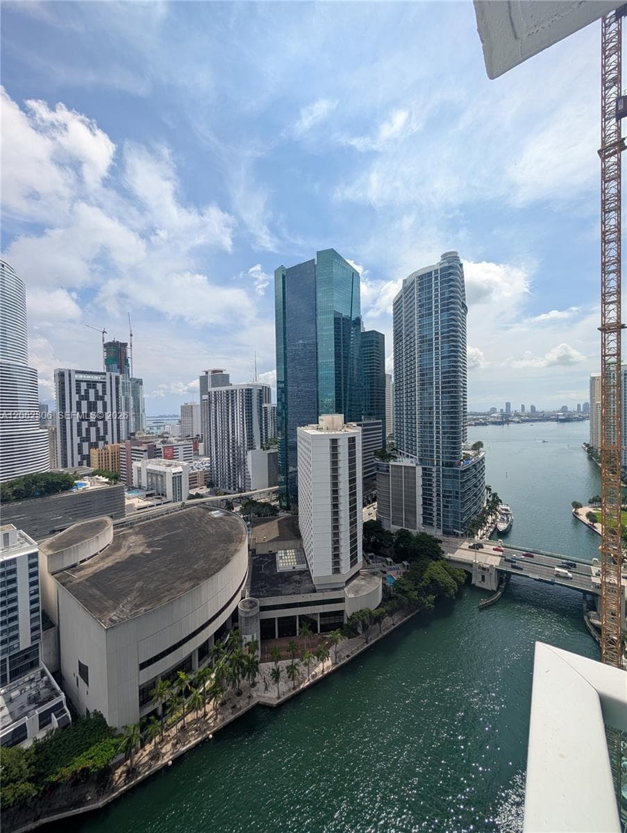31 SE 5 # 3002, Miami, FL 33131