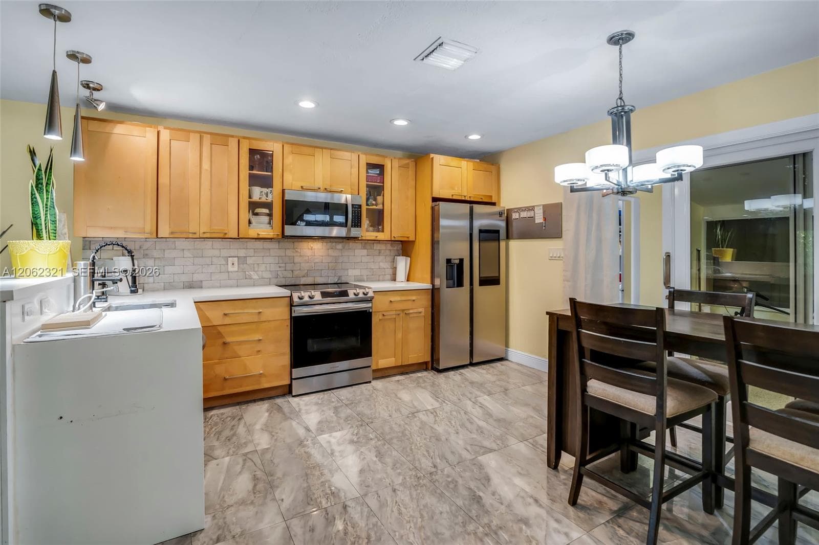 2115 NE 15th Ave, Wilton Manors, FL 33305 — zdjęcie 5