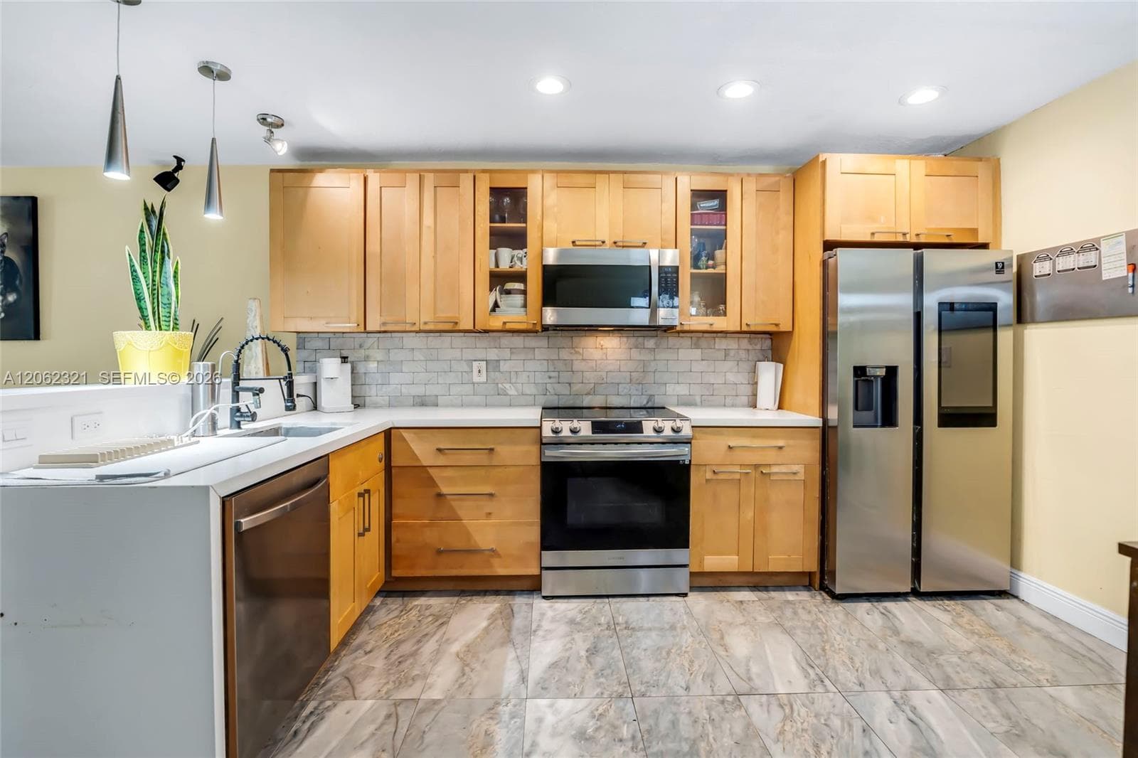 2115 NE 15th Ave, Wilton Manors, FL 33305 — zdjęcie 4