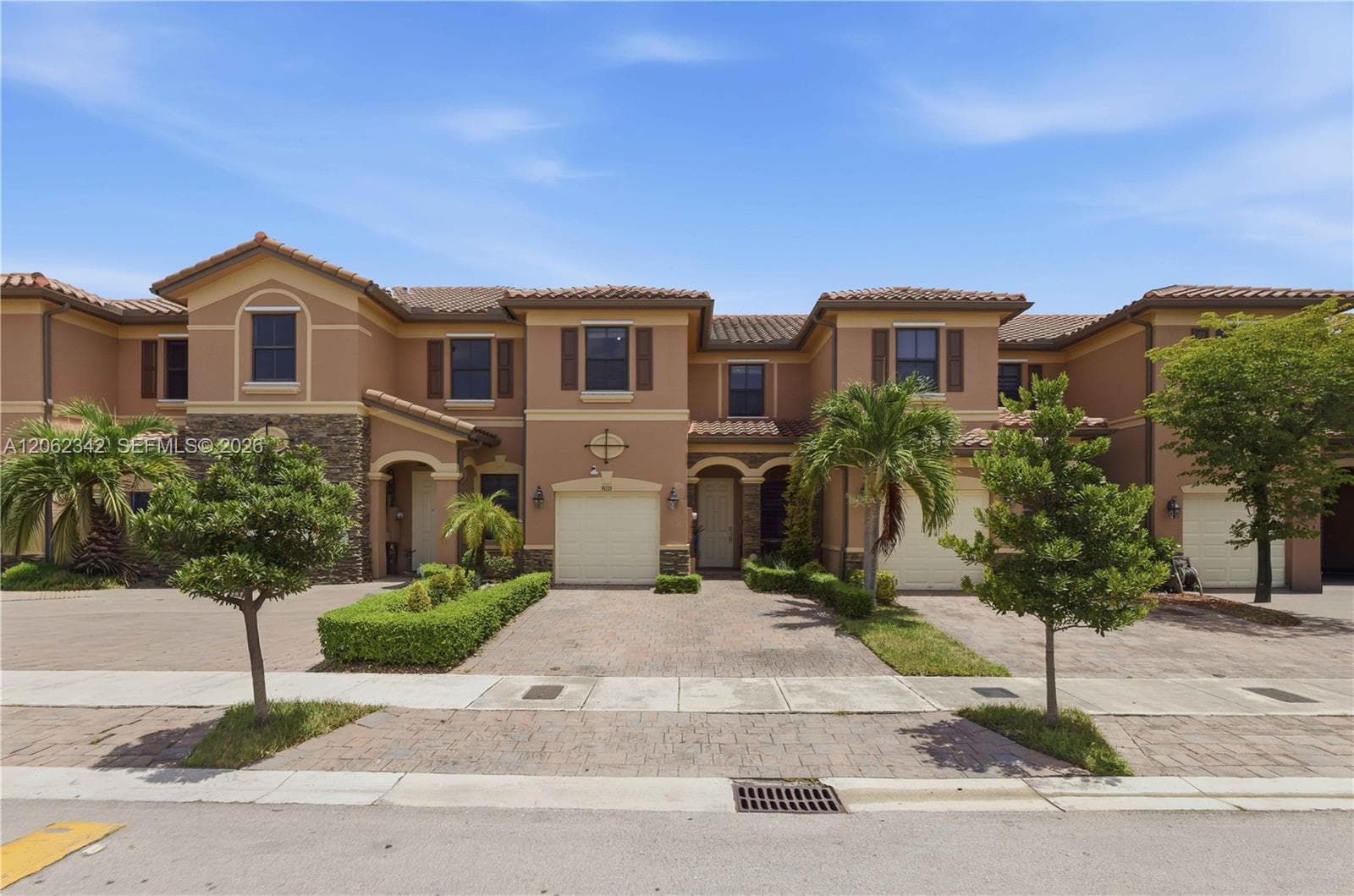 9033 W 33rd Avenue, Hialeah, FL 33018 — zdjęcie 2