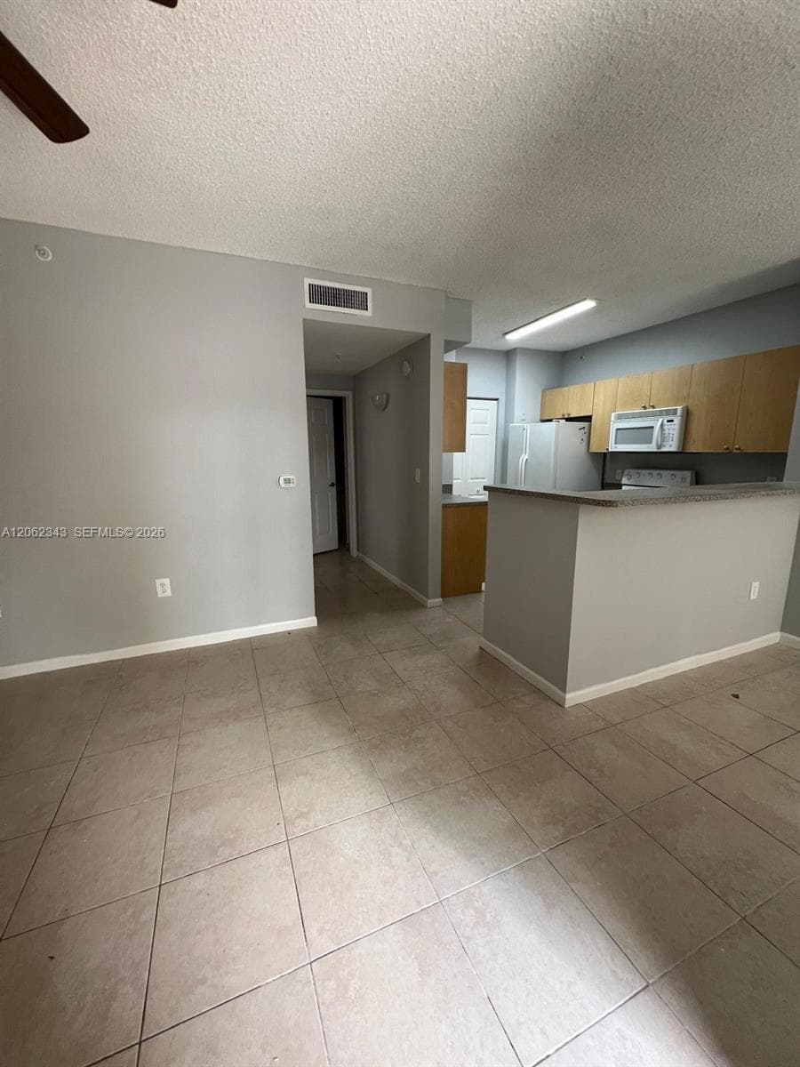 8020 N Nob Hill Rd # 102, Tamarac, FL 33321 — zdjęcie 2