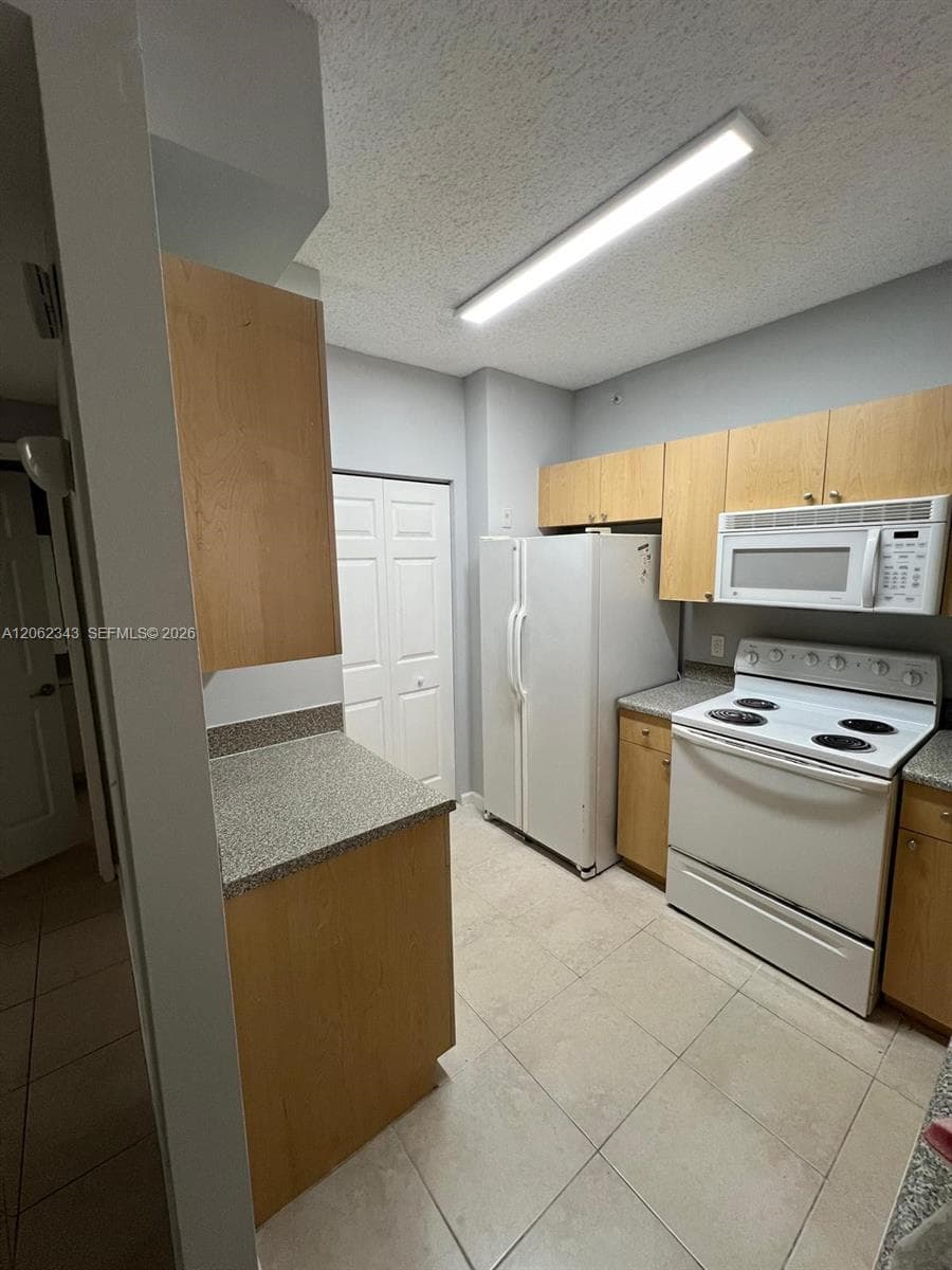 8020 N Nob Hill Rd # 102, Tamarac, FL 33321