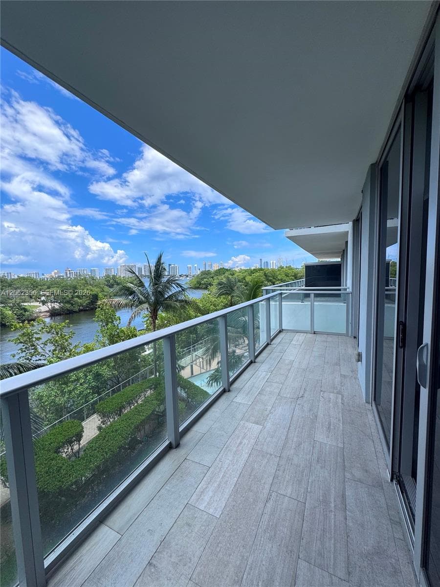 16385 Biscayne Blvd # 305, North Miami Beach, FL 33160