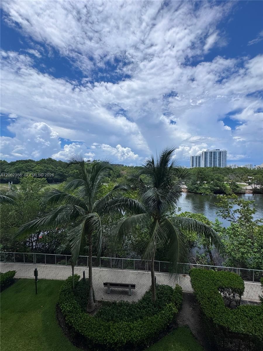 16385 Biscayne Blvd # 305, North Miami Beach, FL 33160 — zdjęcie 4