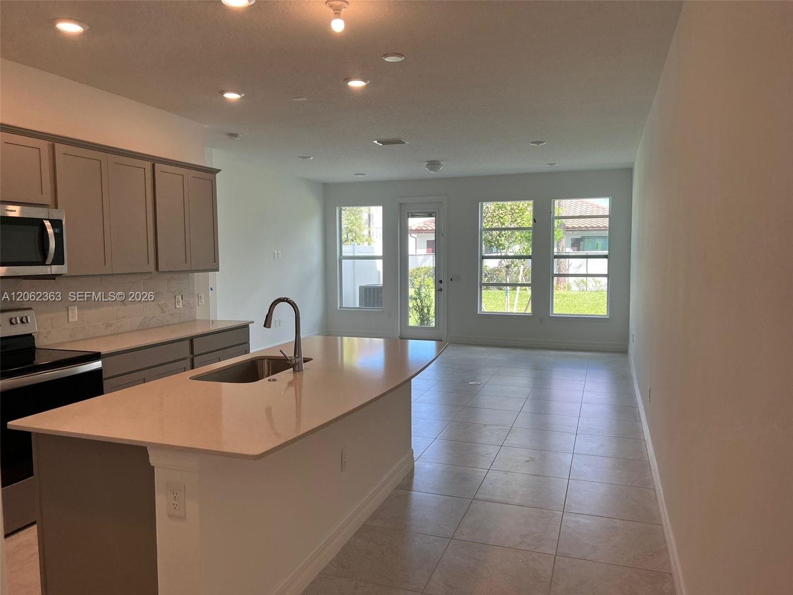 6121 Rancho Ln, Green Acres, FL 33415 — zdjęcie 2