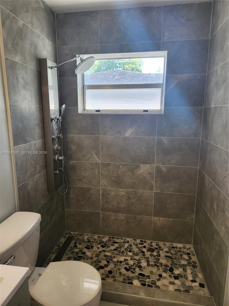 836 NW 98th St, Miami, FL 33150 — zdjęcie 3