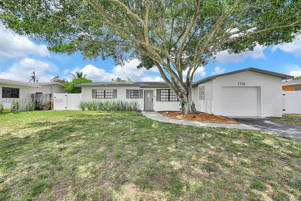 7710 NW 6th Ct, Pembroke Pines, FL 33024 — zdjęcie 2