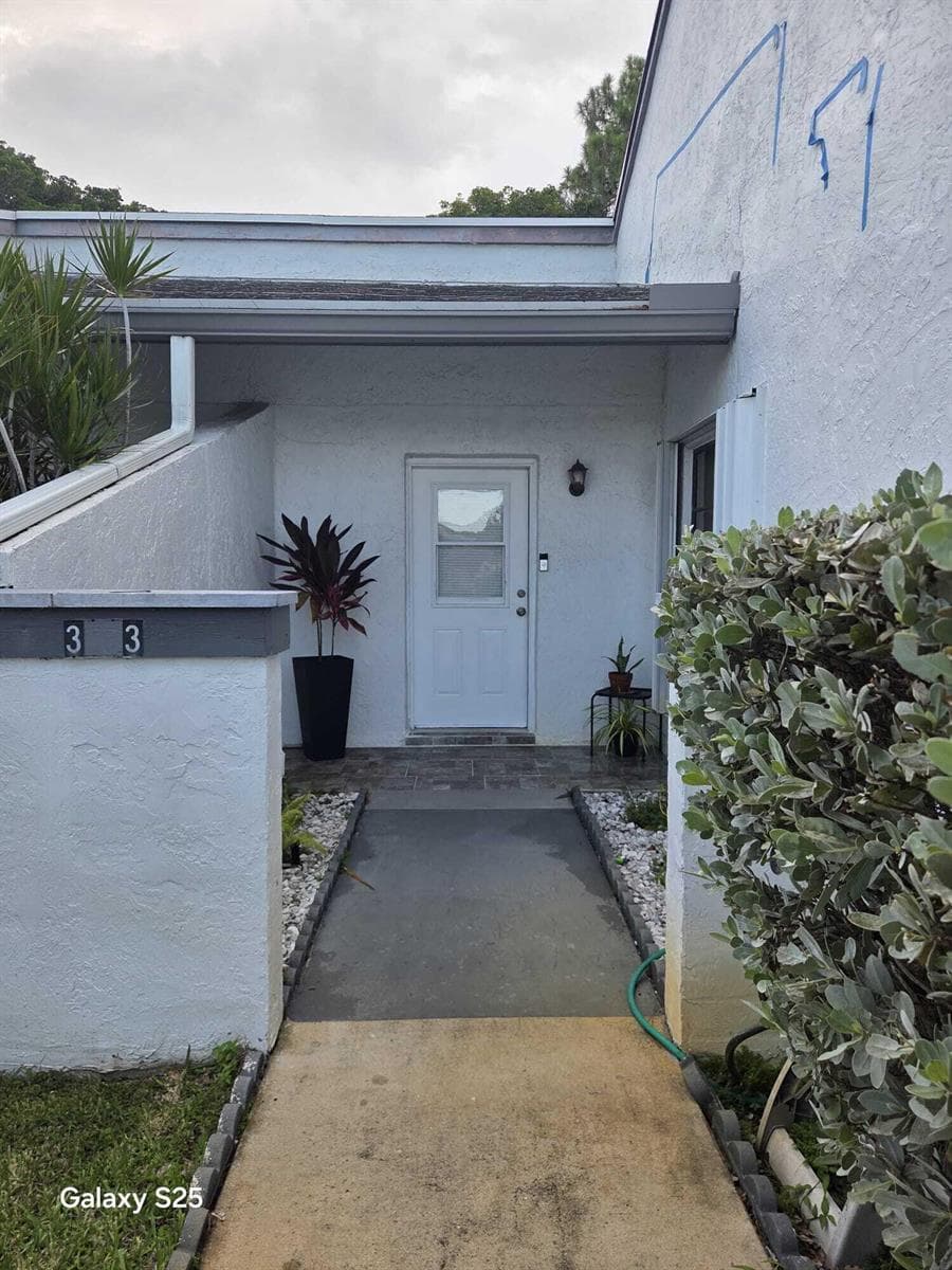 3703 Hertford Court, FL 33463