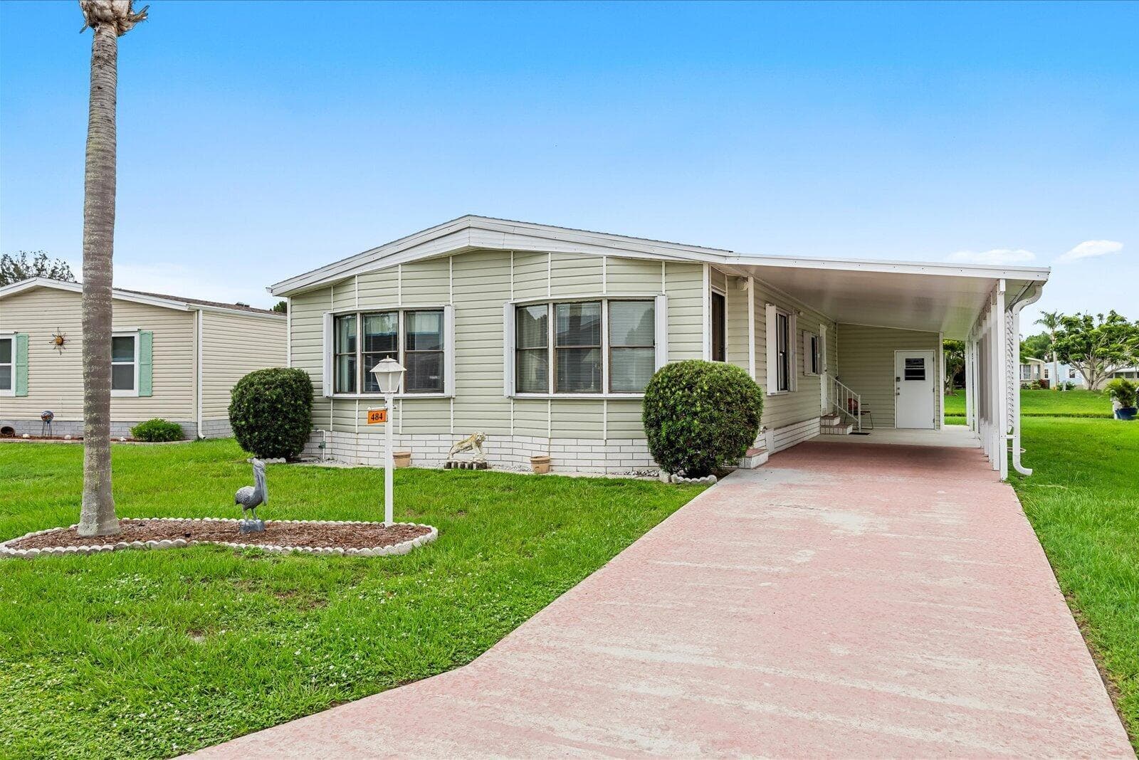 484 TROPICAL ISLES Circle # D-32, Fort Pierce, FL 34982